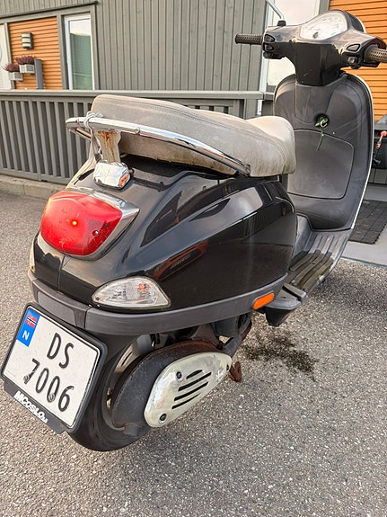 Vespa LX-50 3 of 14