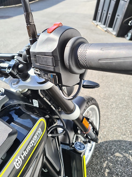 Husqvarna Svartpilen 19 of 24