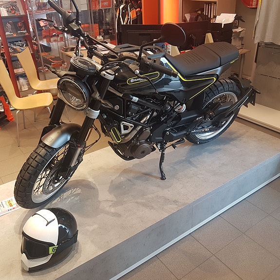 Husqvarna Svartpilen 10 of 24