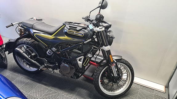 Husqvarna Svartpilen 24 of 24