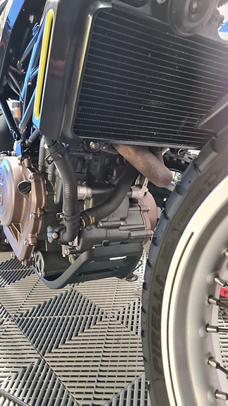 Husqvarna Svartpilen 7 of 24