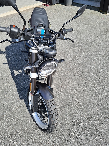 Husqvarna Svartpilen 18 of 24