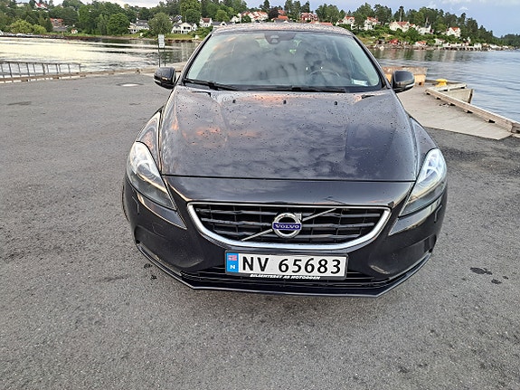 Volvo V40 4 of 5