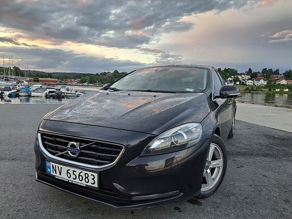 Volvo V40 3 of 5