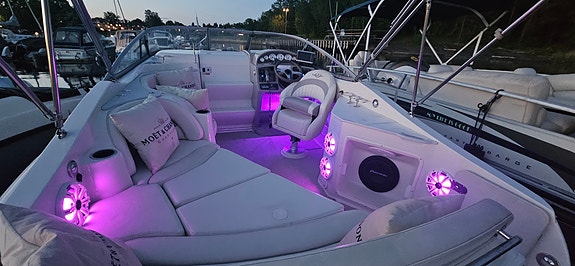 Nydelig-Romslig-Cabincruiser-UKE/DAG leie-Nyt Godværet på Sjøen 24 of 30