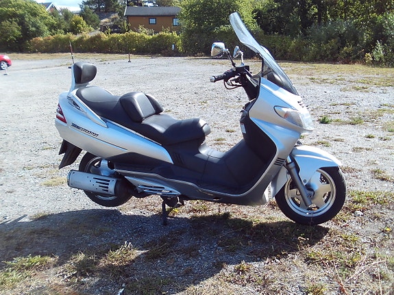 Suzuki Burgman 4 of 13