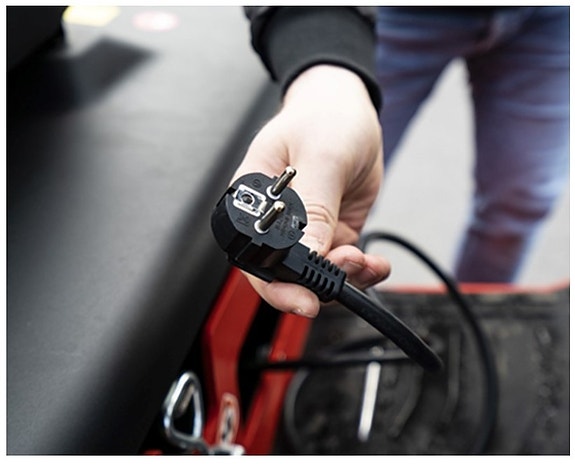 EP EFL183 - BESTSELGER - PÅ LAGER! Elektrisk truck med 1800 KG kapasitet, tak og frontvindu, lithium batteri, løfte høyde 4800 MM (med fri løft). FRI FRAKT I HELE NORGE! 12 of 12