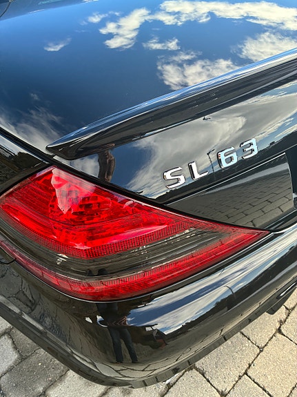 Mercedes-Benz SL63 19 of 26