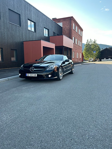 Mercedes-Benz SL63 9 of 26