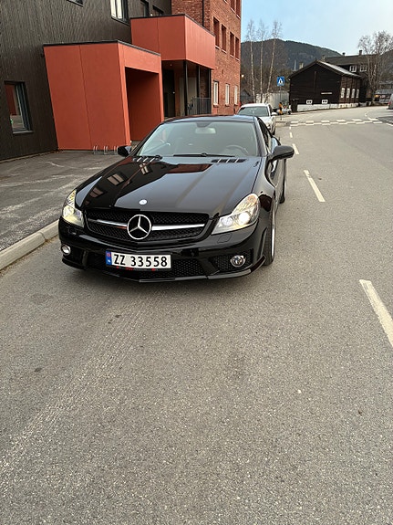 Mercedes-Benz SL63 3 of 26