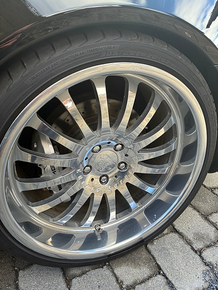 Mercedes-Benz SL63 17 of 26