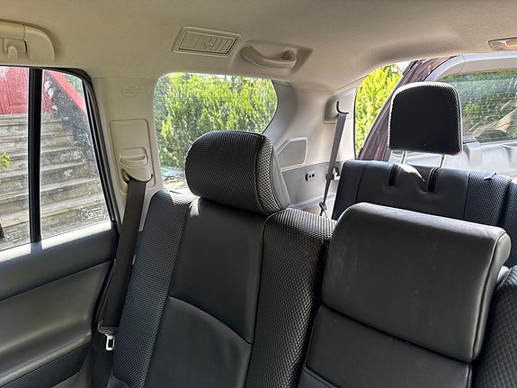 Toyota Land Cruiser 7 of 29