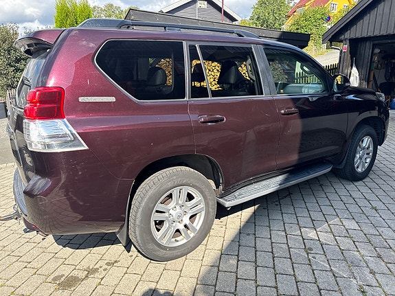 Toyota Land Cruiser 2 of 29