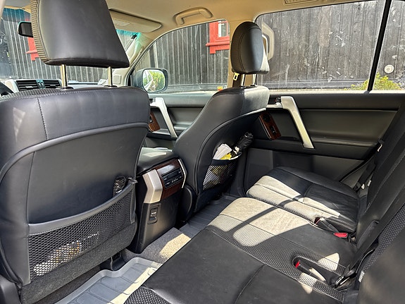 Toyota Land Cruiser 12 of 29