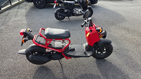 Honda Zoomer 3 of 12