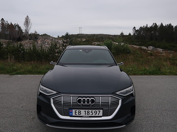 Audi e-tron 4 of 5