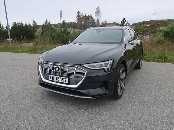 Audi e-tron 3 of 5