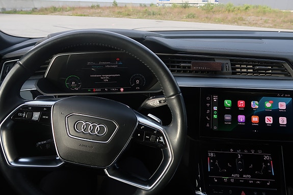 Audi e-tron 2 of 5