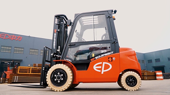 EP EFL303 -  (NY) Elektrisk truck med lithium batteri. 4,8 M løfte høyde med fri løft mast, sideskift og spreder. Godt utstyrt!  LAGERVARE! 6 of 6