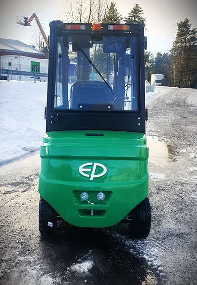 EP EFL303 -  (NY) Elektrisk truck med lithium batteri. 4,8 M løfte høyde med fri løft mast, sideskift og spreder. Godt utstyrt!  LAGERVARE! 2 of 6