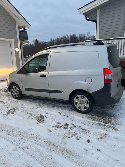 Ford Transit Courier 3 of 5