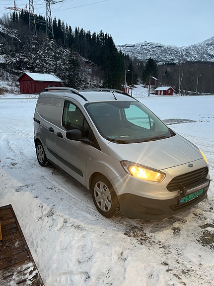 Ford Transit Courier 4 of 5