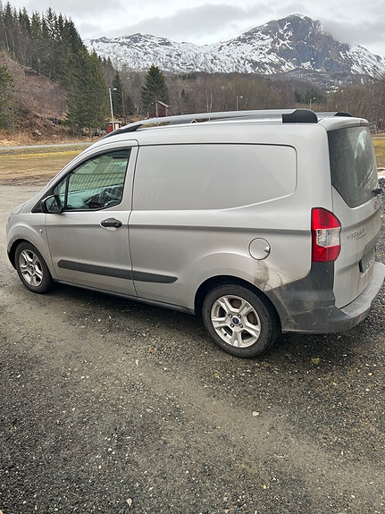 Ford Transit Courier 5 of 5