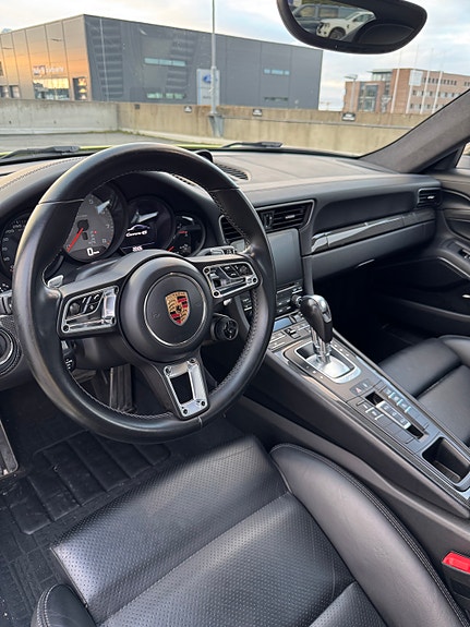 Porsche 911 11 of 30