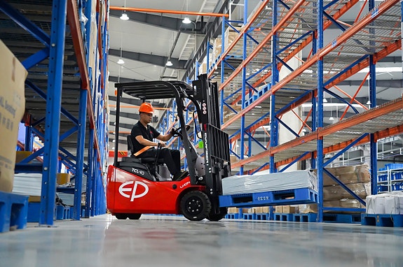 EP TCL101- NY! En liten og smidig elektrisk truck, 1000 KG løftekapasitet, sideskift på gafler, vedlikeholdsfritt batteri. RASK LEVERING! 4 of 5