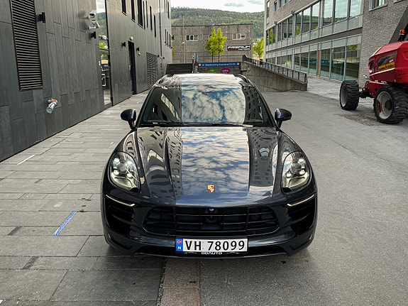 Porsche Macan 3 of 5