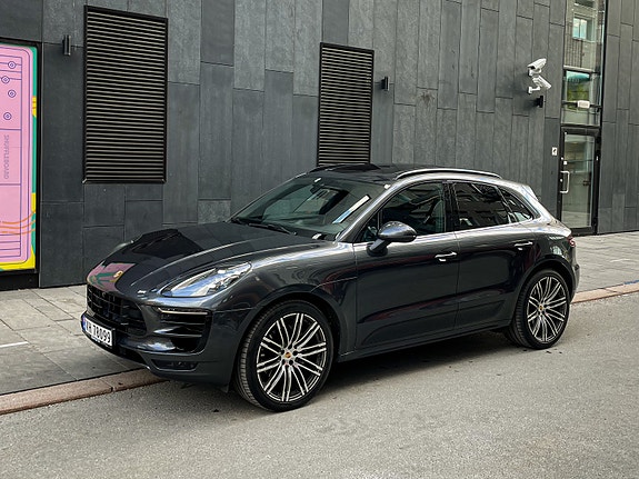 Porsche Macan 4 of 5
