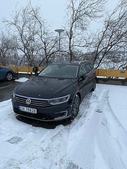 Volkswagen Passat 2 of 10