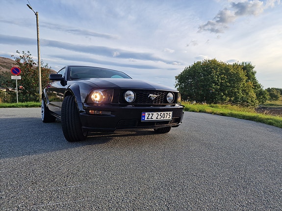Ford Mustang 4 of 30