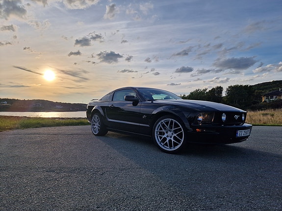 Ford Mustang 8 of 30