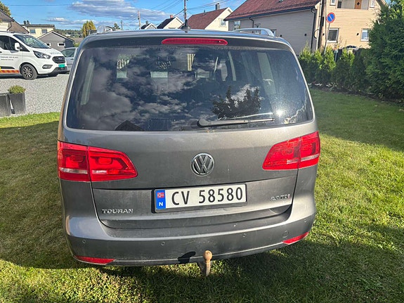 Volkswagen Touran 5 of 9