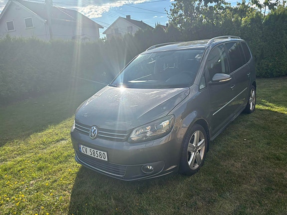 Volkswagen Touran 3 of 9