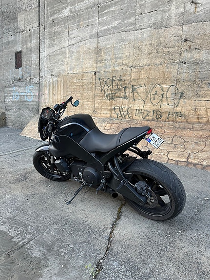 Buell XB12 city crossing 6 of 8