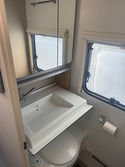 Adria Adora 573 PT 8 of 14