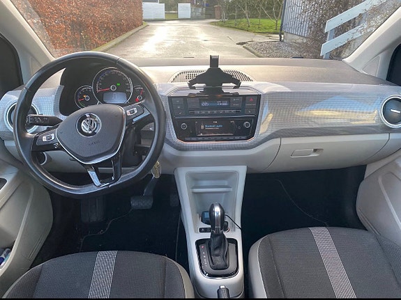 Volkswagen UP! 25 of 28