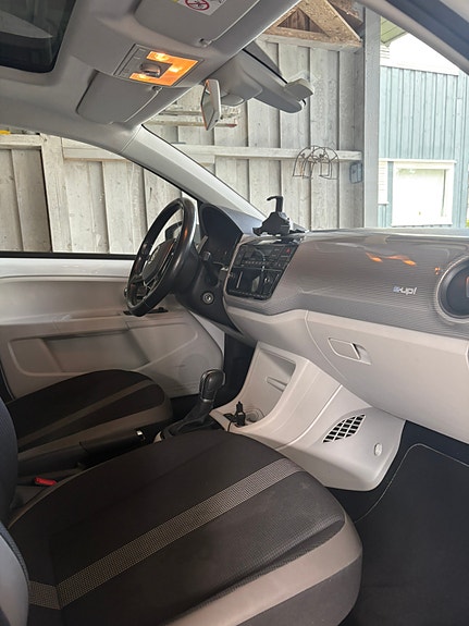 Volkswagen UP! 9 of 28