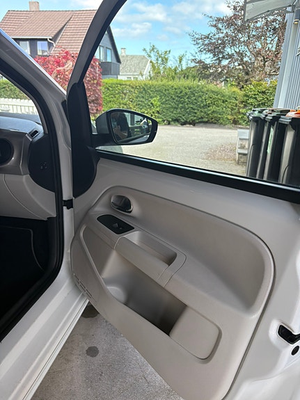 Volkswagen UP! 8 of 28