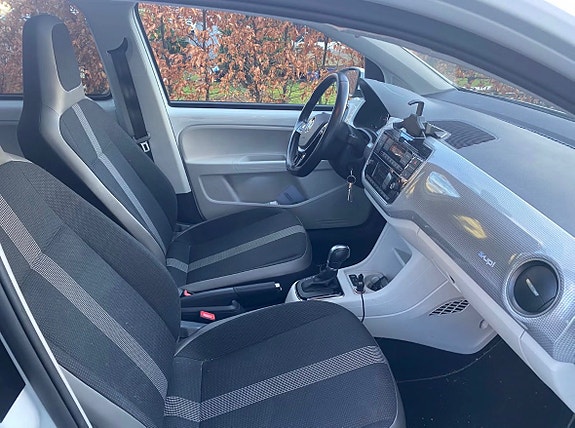 Volkswagen UP! 27 of 28