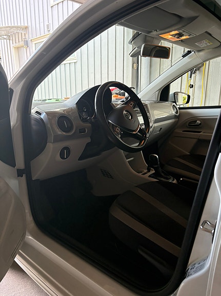 Volkswagen UP! 14 of 28