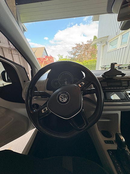 Volkswagen UP! 15 of 28