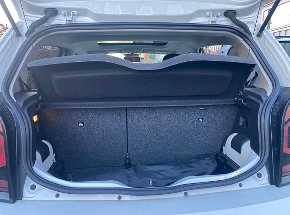 Volkswagen UP! 23 of 28