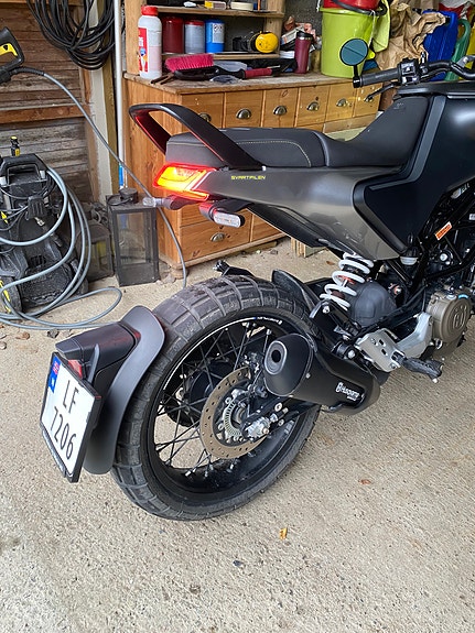 Husqvarna Svartpilen 401 6 of 11