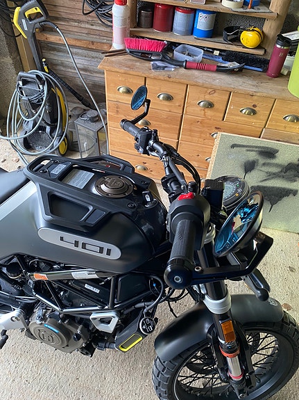 Husqvarna Svartpilen 401 9 of 11