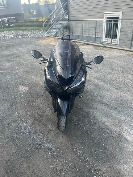 Kawasaki ZZR 1400 5 of 7