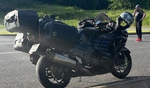 Kawasaki ZZR 1400 2 of 7