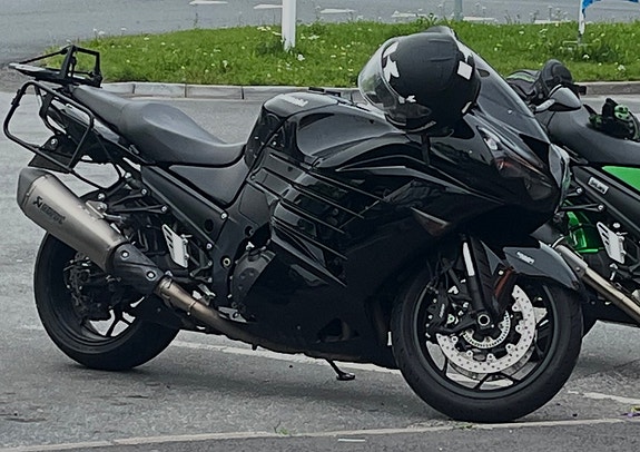 Kawasaki ZZR 1400 3 of 7